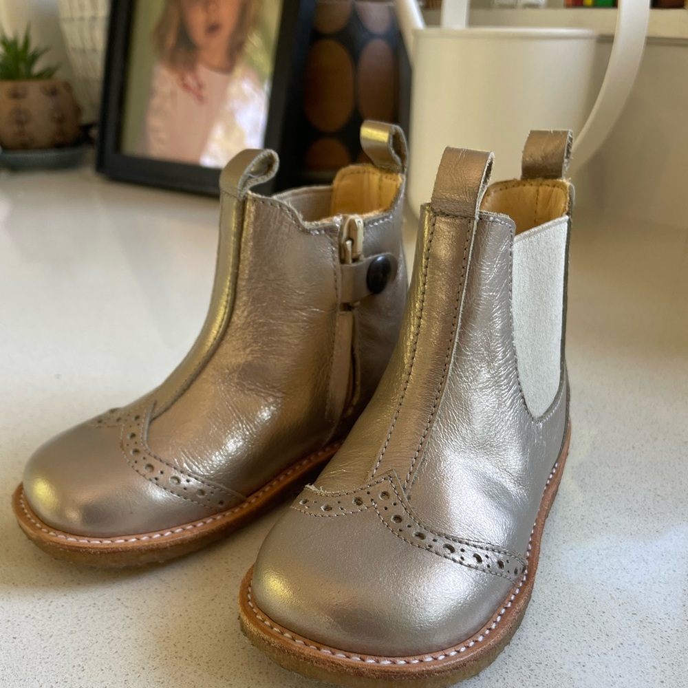 Angulus Champaign metallic booties 23